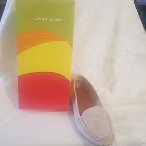 Wearever Kammey Sand Mocassins  suede Size 8